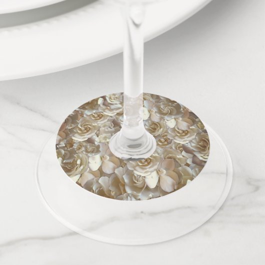 Veel prachtige bladen van roos wijnglaslabel (Dichtbij)