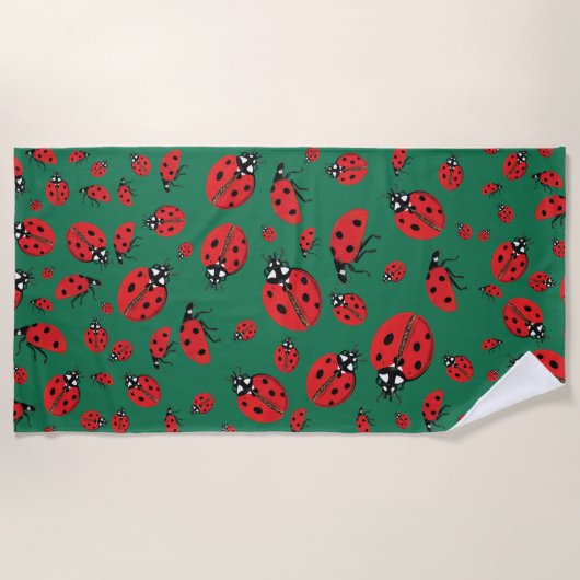 Veel rode lieveheersbeestjes Lucky Pattern Green Strandlaken (Voorkant)