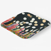 Veel verjaardagskaarsen op een taart papieren bordje (Gebogen)