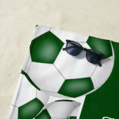 Veel voetballen aangepaste teamnaam groen wit strandlaken (In situ)