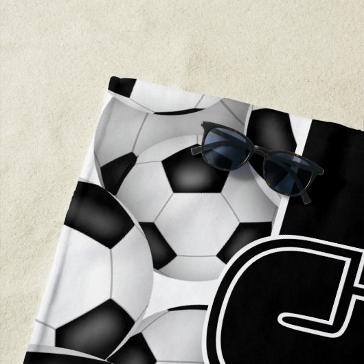 Veel voetballen aangepaste teamnaam strandlaken (In situ)