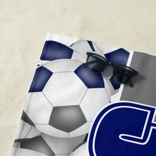 Veel voetballen blauw grijs sportteam kleuren strandlaken (In situ)