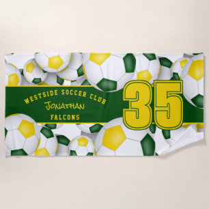 Veel voetballen met groene gouden teamkleuren strandlaken
