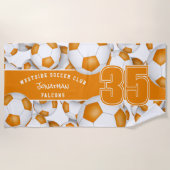 Veel voetballen oranje witte teamkleuren strandlaken (Voorkant)