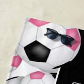 Veel voetballen roze zwart meisjes team naam strandlaken (In situ)