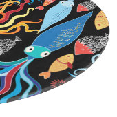 Veelkleurige inktvis zwarte achtergrond snijplank (Hoek)