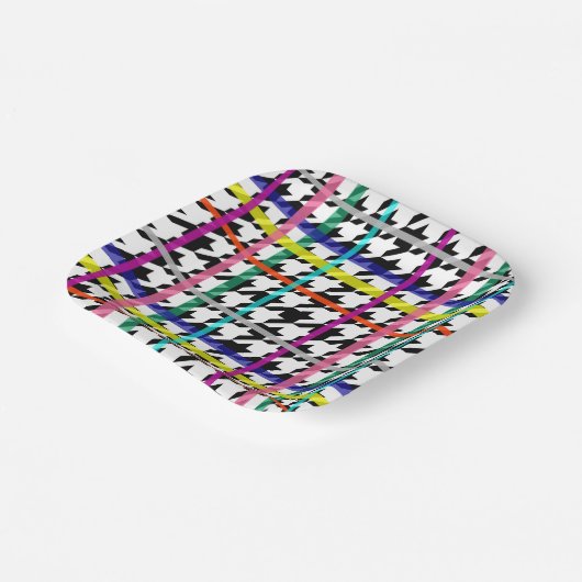 Veelkleurige lijnen op geplakt houndstooth ontwerp papieren bordje (Gebogen)