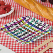 Veelkleurige lijnen op geplakt houndstooth ontwerp papieren bordje