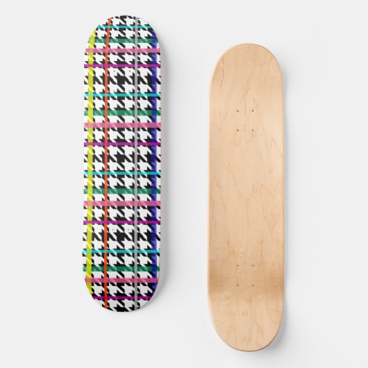 Veelkleurige lijnen op geplakt houndstooth ontwerp persoonlijk skateboard (Voorkant)