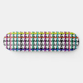 Veelkleurige lijnen op geplakt houndstooth ontwerp persoonlijk skateboard (Horizontaal)