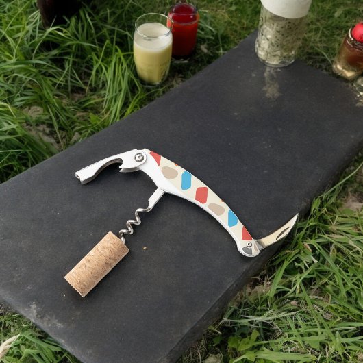 Veelkleurige steentjes op witte achtergrond kurkentrekker