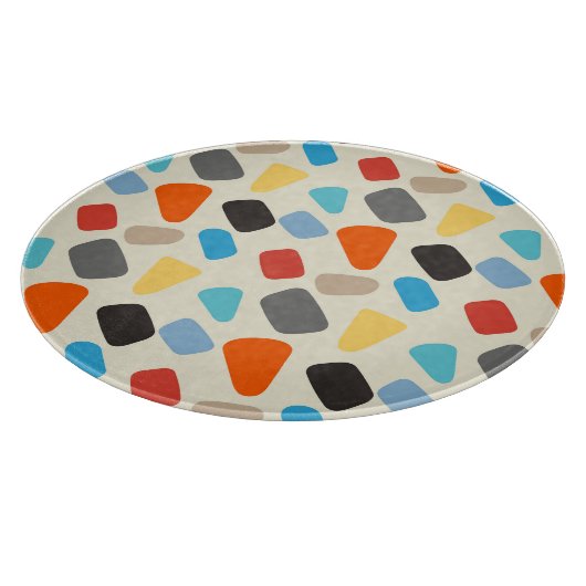 Veelkleurige steentjes op witte achtergrond snijplank (Hoek)