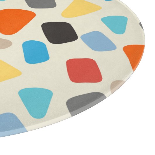 Veelkleurige steentjes op witte achtergrond snijplank (Hoek)