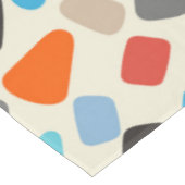 Veelkleurige steentjes op witte achtergrond tafelkleed (Gekanteld)