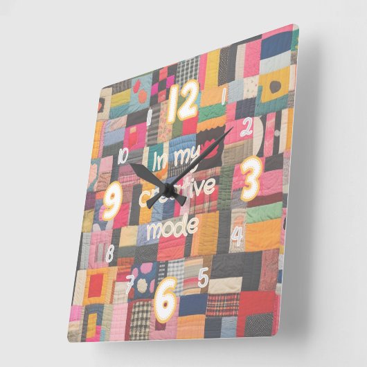 veelkleurige wandklok in quiltstijl (Hoek)