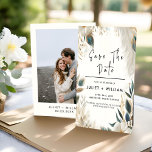 Veer Rustieke Aziatische Sky Cloud Peacock Bruilof Save The Date<br><div class="desc">Zorg ervoor dat uw gasten hun kalenders markeren met onze "Feather Rustic Asian Sky Cloud Peacock Wedding Save the Date Kaarten!" Met geavanceerde design en hoogwaardige materialen zijn deze kaarten ideaal om uw speciale dag aan te kondigen. Kies uit een verscheidenheid aan stijlen die bij uw huwelijksthema passen en geef...</div>