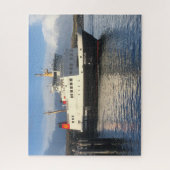 veerboot die het eiland Bute verlaat in Schotland Legpuzzel (Verticaal)