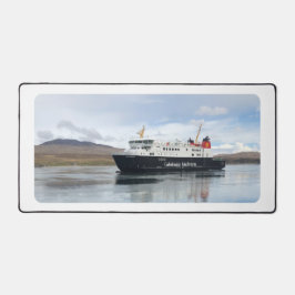 Veerboot nadert Port Askaig, Islay Scotland op een Bureaumat