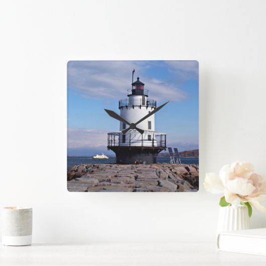 Veerpuntpaniekvuurtoren, ringloopklok vierkante klok (Huis)