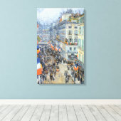 Veertiende juli, rue Daunou door Childe Hassam Canvas Afdruk (Insitu (Houten vloer))