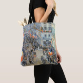 Veertiende juli, rue Daunou door Childe Hassam Tote Bag (Dichtbij)