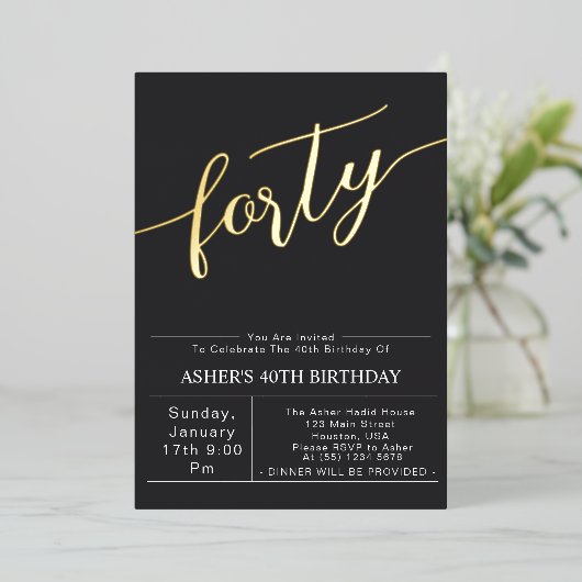 veertig | Modern zwart en goud script 40e verjaard Folie Uitnodiging (Staand Voorkant)