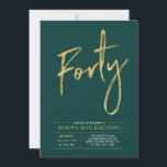 veertig | Moderne gouden en groene 40e verjaardag Kaart<br><div class="desc">Viel je speciale dag in met deze eenvoudige,  stijlvolle uitnodiging voor het 40ste verjaardagsfeest. Dit ontwerp is voorzien van een chic-penseelscript "Veertig" met een schone lay-out in de smaragdgroene & gouden kleurencombinatie. Meer design en partijbenodigdheden zijn beschikbaar in mijn winkel BaraBomDesign.</div>