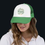 Vegan creatieve typografie met groene bladeren trucker pet<br><div class="desc">Veganistisch - Elegant modern creatief typografisch ontwerp met kleurrijke stippen en groene bladeren.</div>