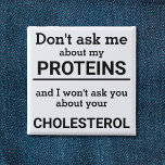 Vegan - vraag me niet naar mijn eiwitplezier vierkante button 5,1 cm<br><div class="desc">Deze minimalistische leuke knop, met de tekst "Vraag me niet om mijn eiwitten en ik vraag je niet naar je cholesterol" in zwarte letters op een witte achtergrond, is het perfecte cadeau voor elke vegaan. Voor aangepaste aanvragen kunt u contact met mij opnemen op zolicestore@hotmail.com (gelieve 1-2 werkdagen toe te...</div>