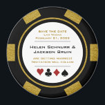 Vegas Black Gold Poker Chip Wedding Save the Date Magneet<br><div class="desc">Duw uw uw gasten door hen deze zwarte,  gouden en witte pokerchip te verzenden sparen de datummagneten om op hun koelkast te plaatsen. Ze wachten vol ongeduld op de officiële uitnodiging voor deze leuke bruiloft.</div>