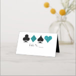 Vegas Blauwgroen Glitter en Black Place Card Plaatskaartje<br><div class="desc">Perfect voor een glamoureuze en blitse Las Vegas casinobruiloft, deze witte gevouwen plaatskaart is voorzien van faux blauwgroen glitter met zwarte kaartpakken, een voorgedrukte ruimte om in tabelnummers te schrijven en een blanco witte ruimte om in de namen van uw gasten te schrijven. Moet uw cateraar de maaltijdkeuze van elke...</div>