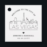 Vegas Skyline | Wedding Welcome Favoriet Bedankjes Labels<br><div class="desc">Verbeter uw huwelijkswelkomstpakketten of evenementenfeestgunsten met een aangepaste set welkomstgeschenk-gunsttags! Deze elegante maar minimale stijl gunsttags zijn afgestemd op een bruiloft die plaatsvindt in de prachtige stad van lichten, Las Vegas, Nevada. Ze beschikken over een moderne deco skyline met de naam van de stad geïntegreerd onder. Alle elementen van het...</div>