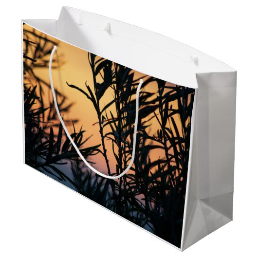 Vegetatie bij zonsondergang groot cadeauzakje (Achterkant Gekanteld)