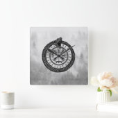 Vegvisir met Ouroboros en runes - grayscale Vierkante Klok (Huis)