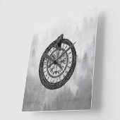 Vegvisir met Ouroboros en runes - grayscale Vierkante Klok (Hoek)