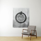 Vegvisir met Ouroboros en runes - grayscale Wandkleed (In situ)