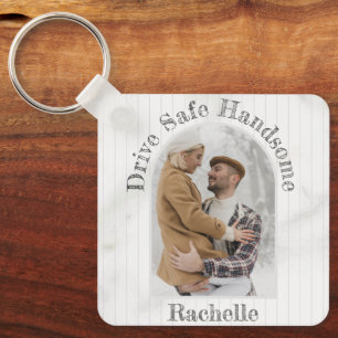 Veilige aangepaste cadeau voor een vriend van een sleutelhanger