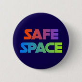 VEILIGE RUIMTE – Bold Rainbow Statement Button (Voorkant)
