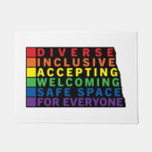 Veilige ruimte in North Dakota (zwart) LGBTQ Deurmat (Voorkant)