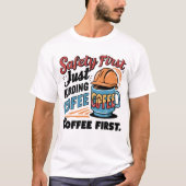 VEILIGHEID EERST EVEN KOFFIE GRAPPEN EERST T-SHIRT (Voorkant)