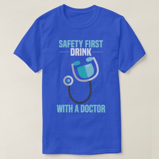 Veiligheid eerste Drink met een dokter Funny Docto T-shirt (Design voorkant)