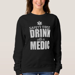 Veiligheid eerste Drink met een mediane stille vol Trui