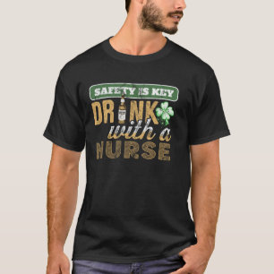 Veiligheid Is Belangrijk Drink met een Verpleegste T-shirt