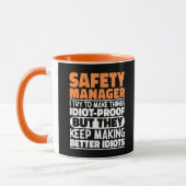 Veiligheidsmanager I Probeer Dingen Grappig Te Mak Mok (Links)