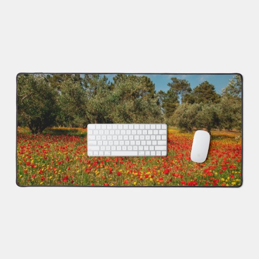 Veld met bloemen en bomen bureaumat (Keyboard & Muis)