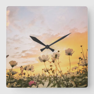 Veld met bloemen vierkante klok