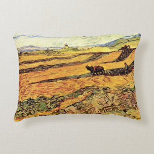Veld met ploeger en molen door Vincent van Gogh Accent Kussen