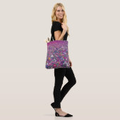 Veld met roze en paarse wilde bloemen tote bag (Op model)