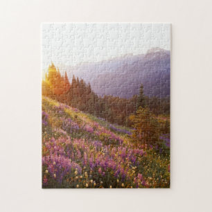 veld van lupine en Olympic Mountains bij Legpuzzel