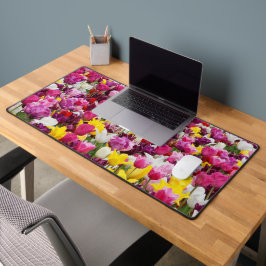 Veld vol tulpen bureaumat